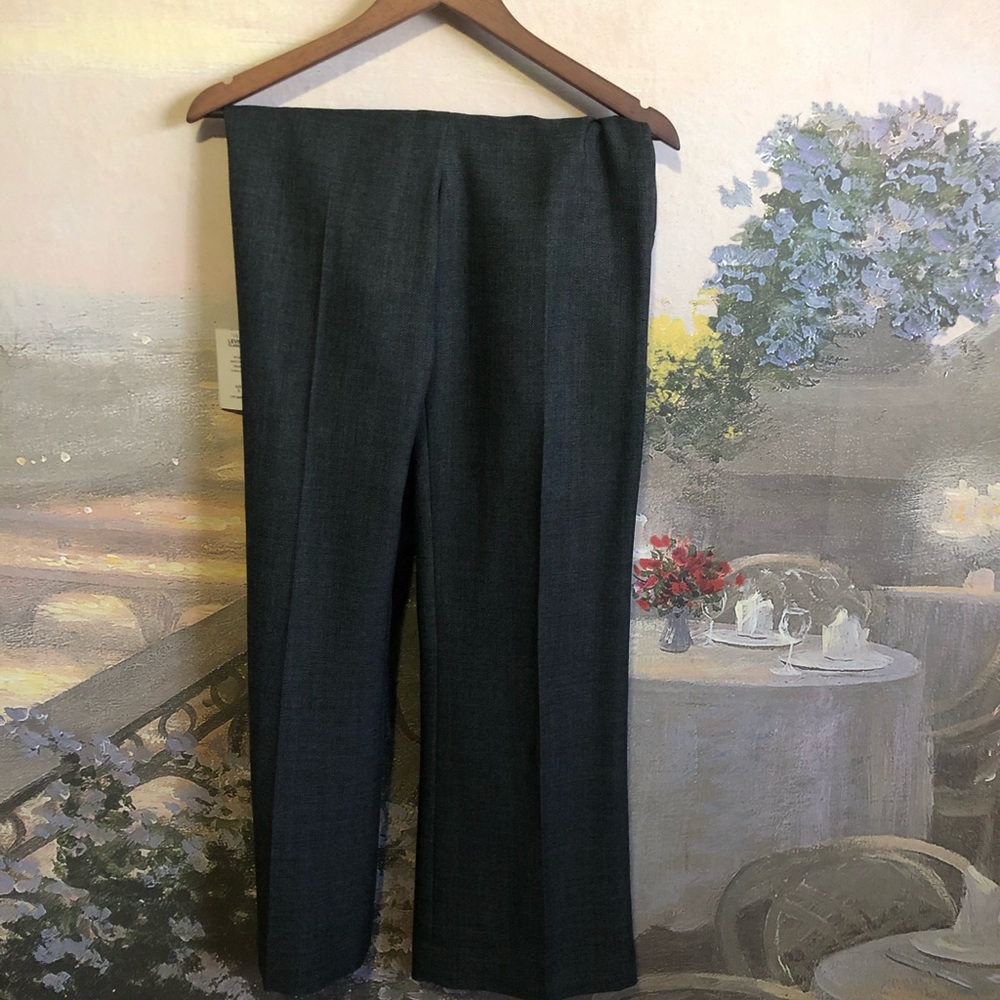 🌺2/$30🌺 Levine dress pants. Size 8.